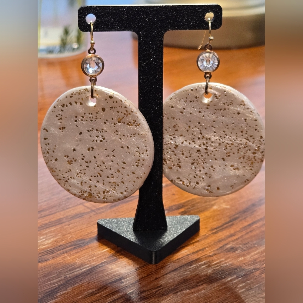 Elegant‎ Tan Shimmer Statement Earrings - Picture 3 of 6